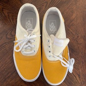 Unworn two toned mustard/crème VANS- Size 8 Women’s